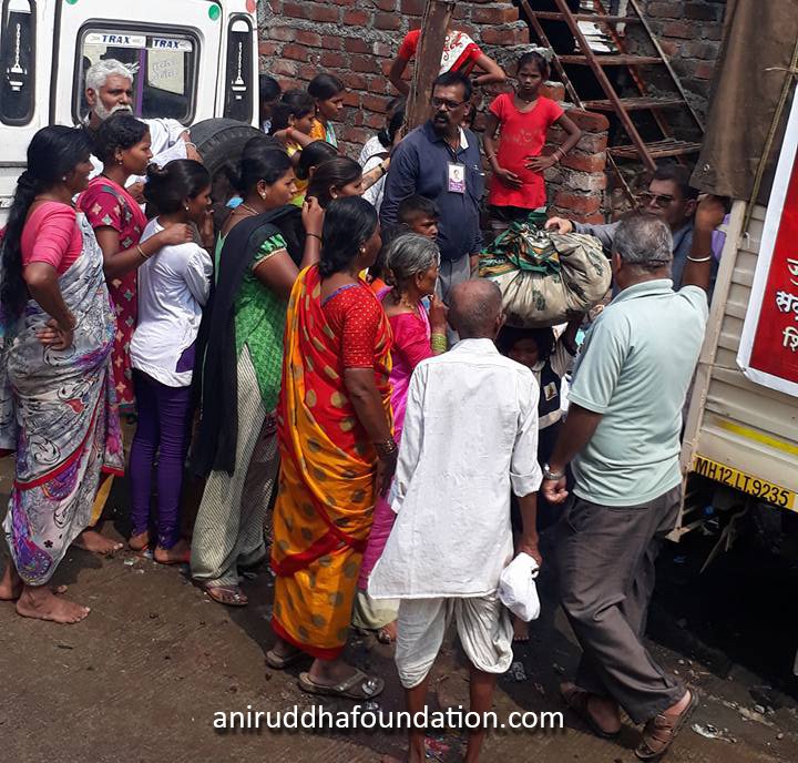 AniruddhaFoundation-distribution of clothes at Pune