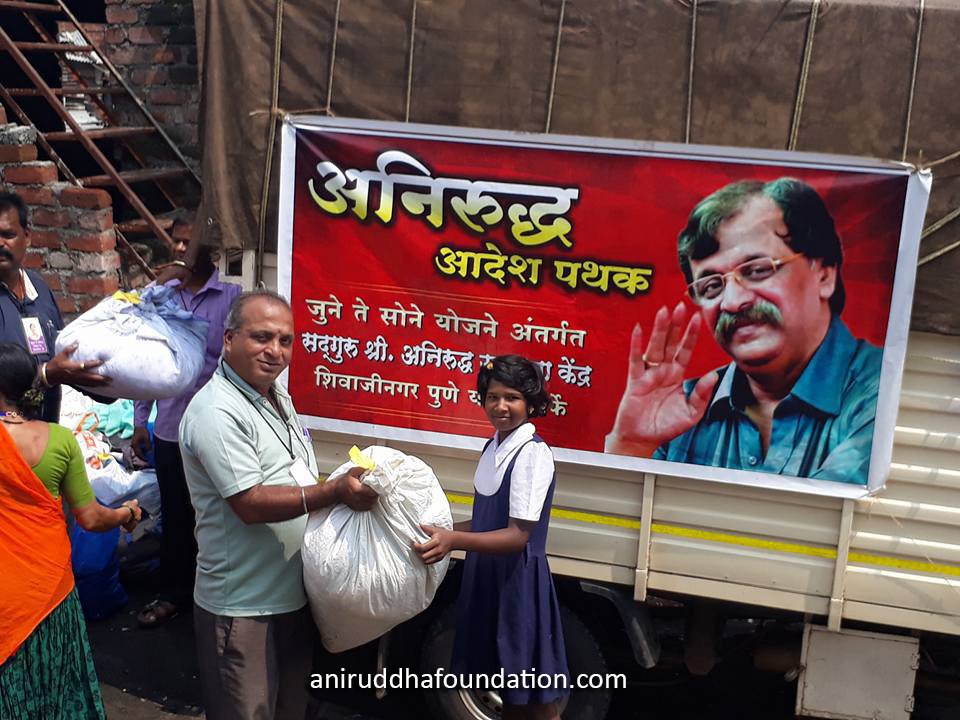 AniruddhaFoundation-distribution of clothes at Pune