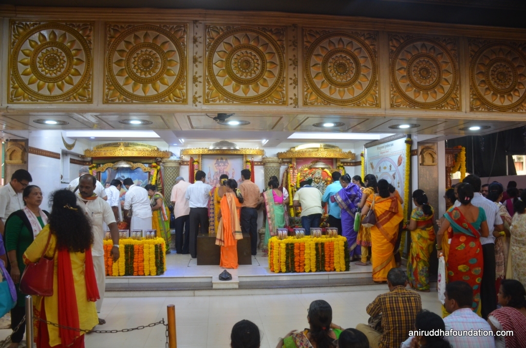 Shubhankara Navratra-Shraddhavans taking darshan at Gurukshetram