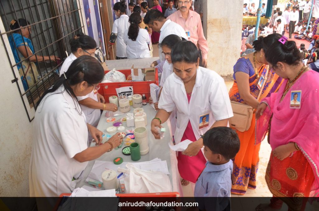 AniruddhaFoundation-Eye Checkup and Vitamin distribution camp' for school children at Virar 